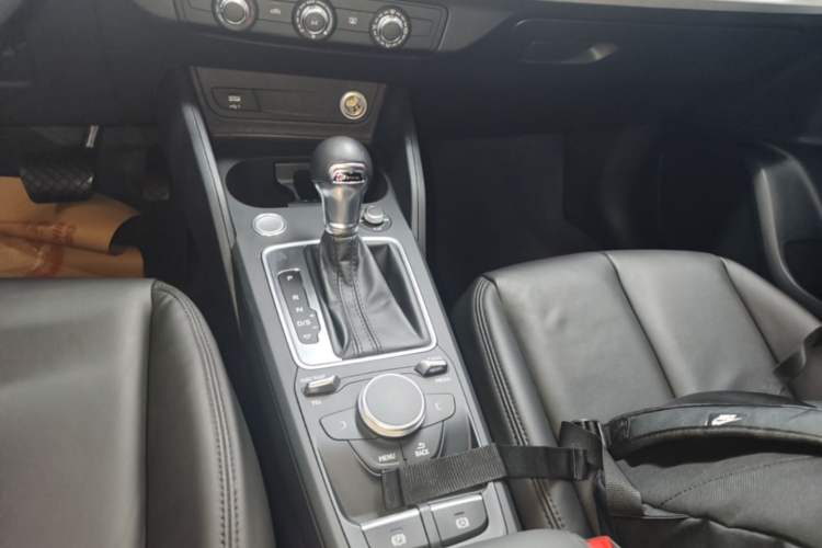 Used Audi Q2L 2021 35 TFSI Progressive Dynamic Edition Gear Lever