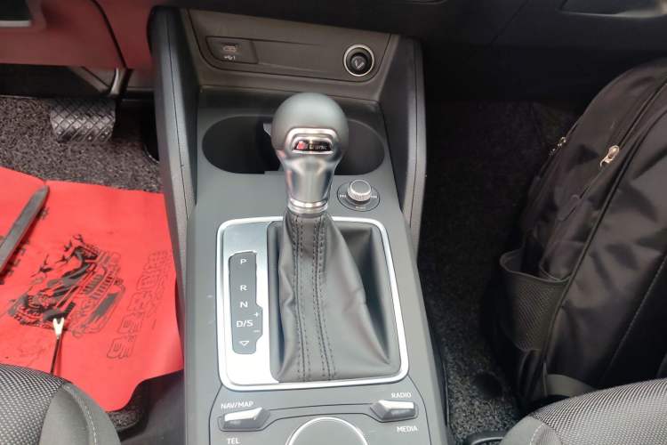 Used Audi Q2L 2021 35 TFSI Progressive Dynamic Edition Gear Lever