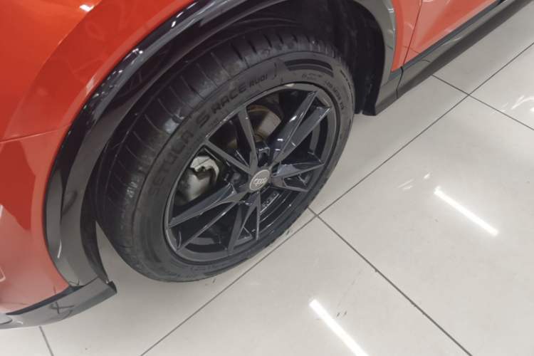 Used Audi Q2L 2021 35 TFSI Progressive Dynamic Edition Left Front Wheel Hub
