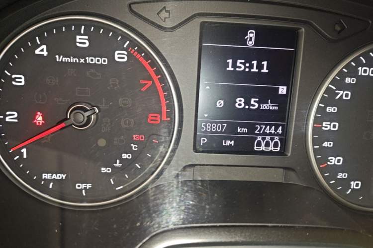 Used Audi Q2L 2021 35 TFSI Progressive Dynamic Edition Odometer Close Up