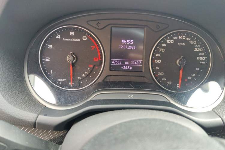 Used Audi Q2L 2021 35 TFSI Fashion Dynamic Model Odometer Close Up