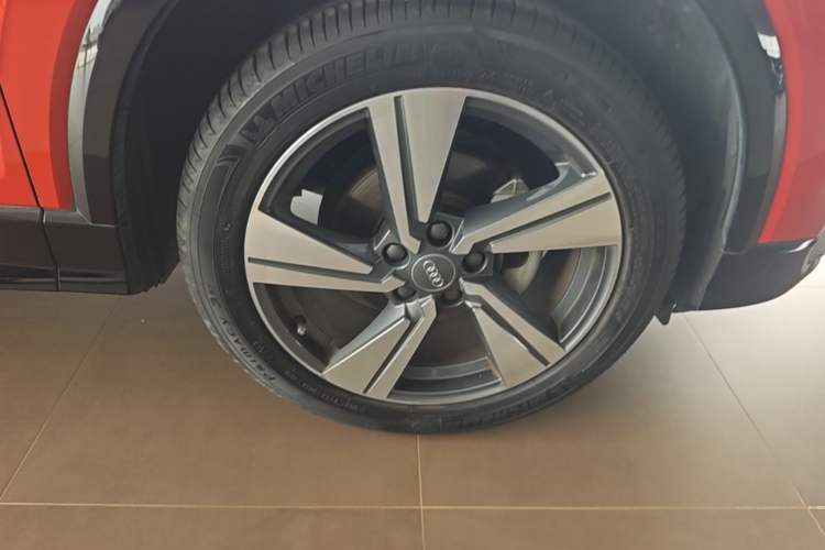 Used Audi Q2L 2021 35 TFSI Fashion Dynamic Model Right Front Wheel Hub