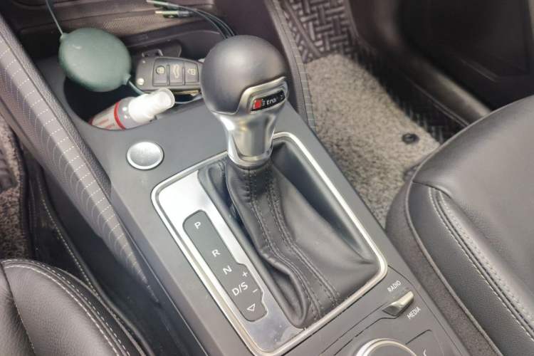 Used Audi Q2L 2021 35 TFSI Fashion Dynamic Model Gear Lever