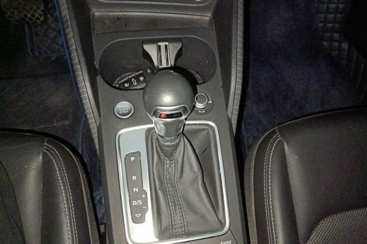 Used Audi Q2L 2021 35 TFSI Fashion Dynamic Model Gear Lever