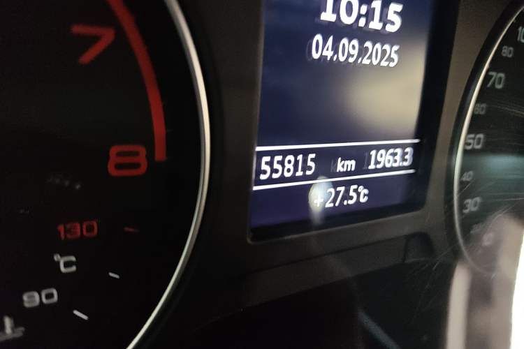 Used Audi Q2L 2021 35 TFSI Fashionable and Elegant Model Odometer Close Up