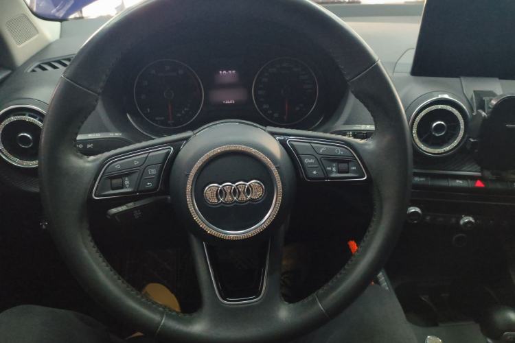Used Audi Q2L 2021 35 TFSI Fashionable and Elegant Model Steering Wheel