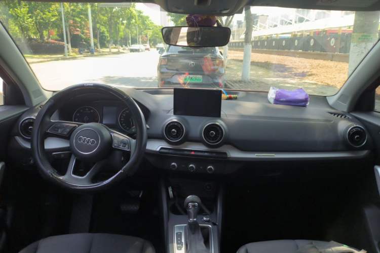 Used Audi Q2L 2021 35 TFSI Progressive Dynamic Edition Center Console