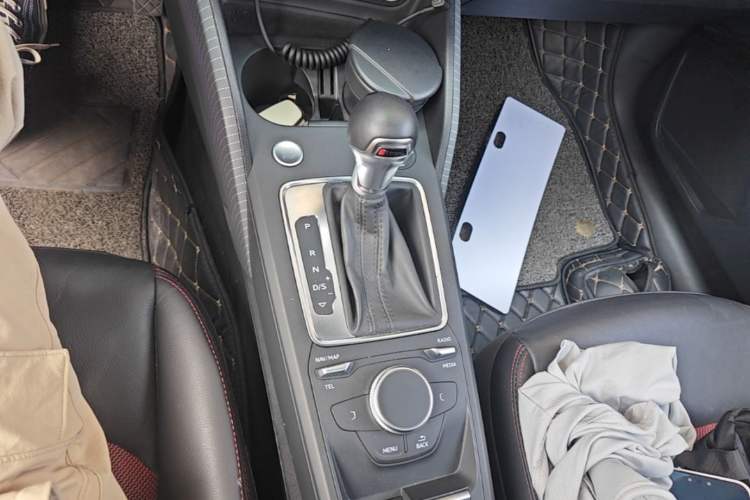 Used Audi Q2L 2021 35 TFSI Fashion Dynamic Model Gear Lever