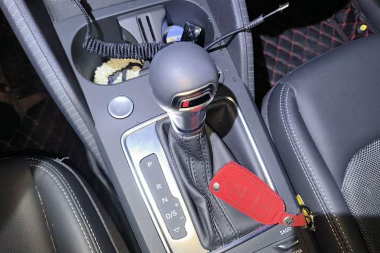 Used Audi Q2L 2021 35 TFSI Fashion Dynamic Model Gear Lever