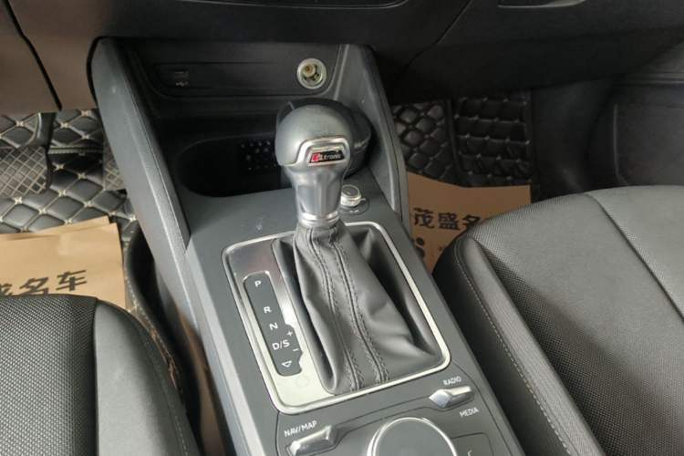 Used Audi Q2L 2021 35 TFSI Progressive Dynamic Edition Gear Lever