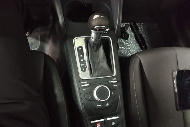 Used Audi Q2L 2021 35 TFSI Progressive Dynamic Edition Gear Lever