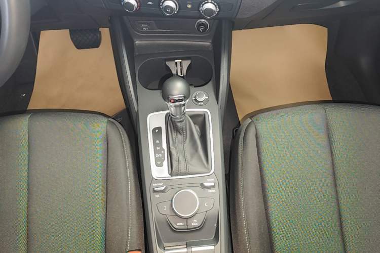 Used Audi Q2L 2021 35 TFSI Progressive Dynamic Edition Gear Lever