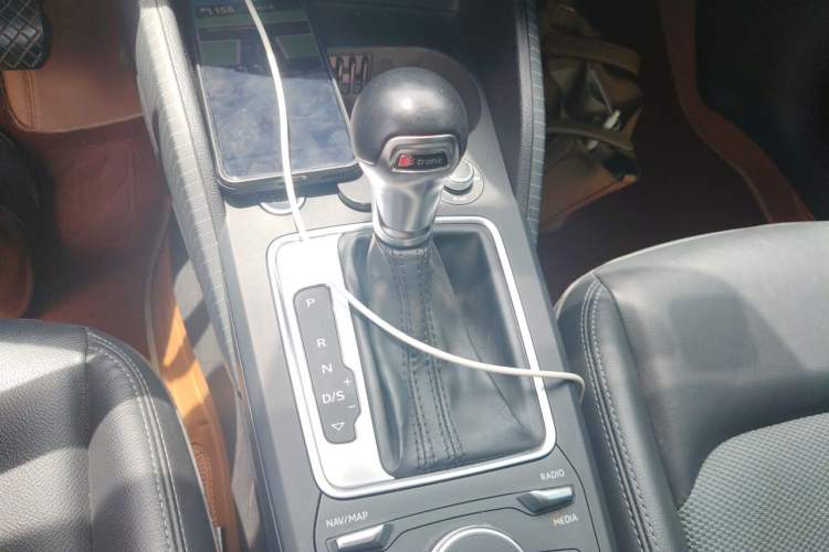 Used Audi Q2L 2021 35 TFSI Fashionable and Elegant Model Gear Lever