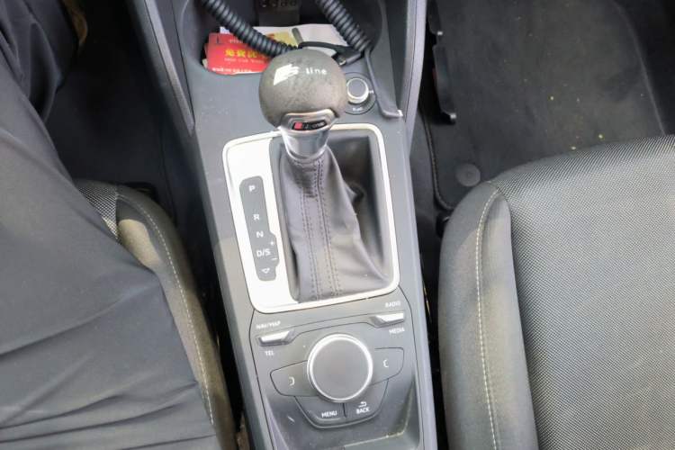 Used Audi Q2L 2021 35 TFSI Progressive Dynamic Edition Gear Lever