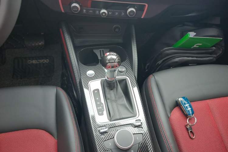 Used Audi Q2L 2021 35 TFSI Fashion Dynamic Model Gear Lever