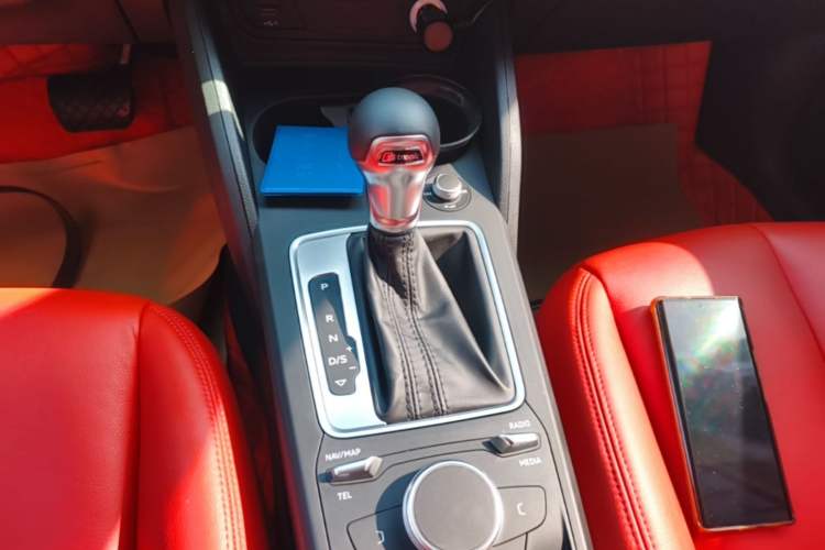 Used Audi Q2L 2021 35 TFSI Progressive Dynamic Edition Gear Lever