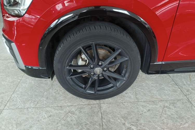 Used Audi Q2L 2021 35 TFSI Progressive Dynamic Edition Left Front Wheel Hub