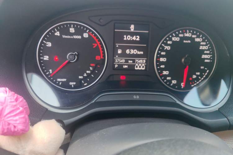 Used Audi Q2L 2021 35 TFSI Progressive Dynamic Edition Odometer Close Up