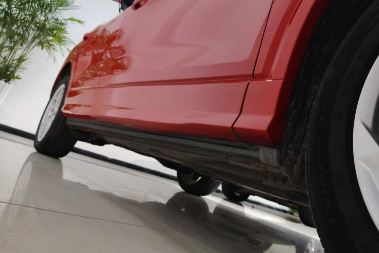 Used Audi Q2L 2021 35 TFSI Fashionable and Elegant Model Right Side Sill