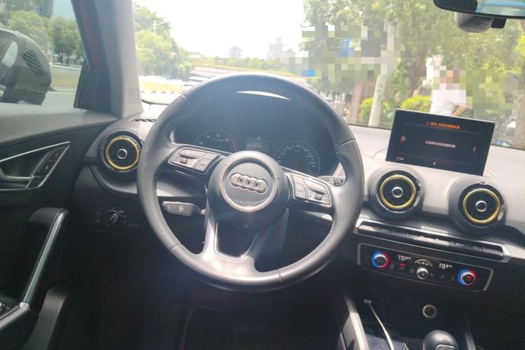 Used Audi Q2L 2021 35 TFSI Fashionable and Elegant Model Steering Wheel