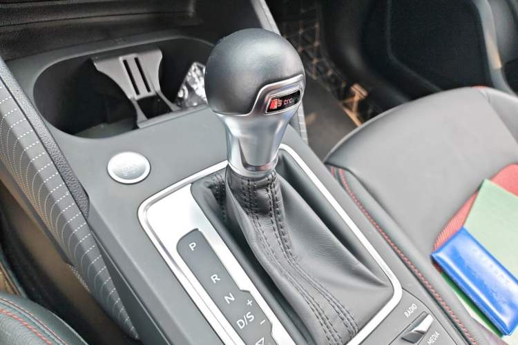Used Audi Q2L 2021 35 TFSI Fashion Dynamic Model Gear Lever