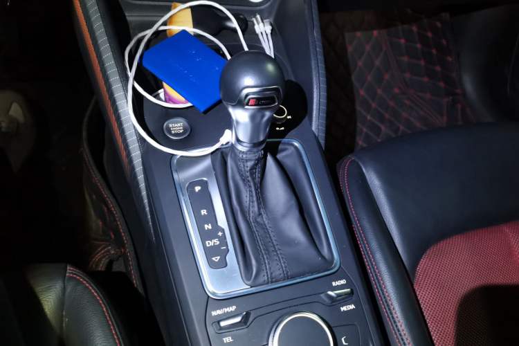 Used Audi Q2L 2021 35 TFSI Fashion Dynamic Model Gear Lever