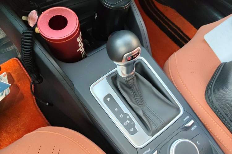 Used Audi Q2L 2021 35 TFSI Progressive Dynamic Edition Gear Lever