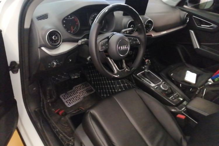 Used Audi Q2L 2021 35 TFSI Progressive Dynamic Edition Center Console