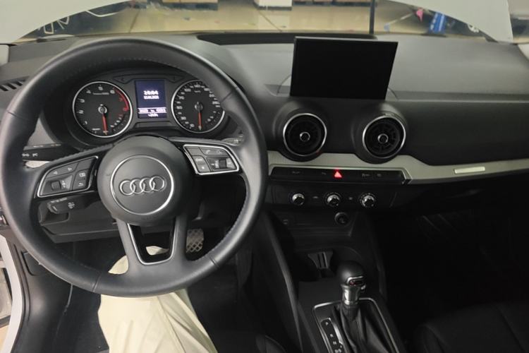 Used Audi Q2L 2021 35 TFSI Progressive Dynamic Edition Center Console