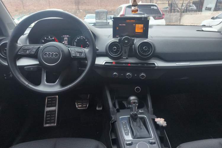 Used Audi Q2L 2021 35 TFSI Progressive Dynamic Edition Center Console