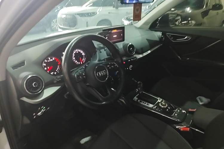 Used Audi Q2L 2021 35 TFSI Progressive Dynamic Edition Center Console