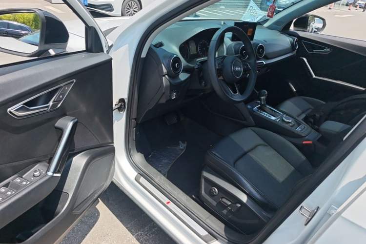 Used Audi Q2L 2021 35 TFSI Progressive Dynamic Edition Driver Seat