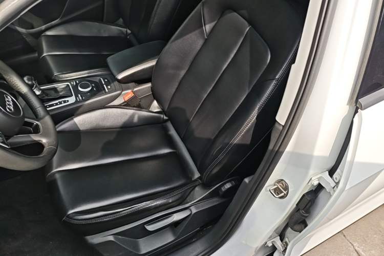 Used Audi Q2L 2021 35 TFSI Progressive Dynamic Edition Driver Seat