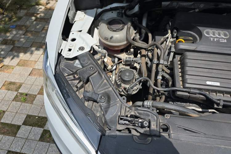 Used Audi Q2L 2021 35 TFSI Luxury Dynamic Model Engine Bay Right