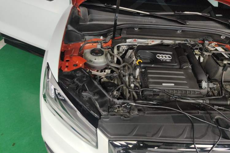 Used Audi Q2L 2021 35 TFSI Fashion Dynamic Model Engine Bay Right