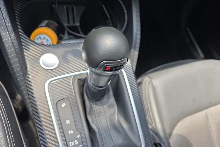 Used Audi Q2L 2021 35 TFSI Luxury Dynamic Model Gear Lever