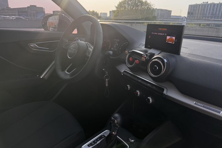 Used Audi Q2L 2021 35 TFSI Progressive Dynamic Edition Gear Lever