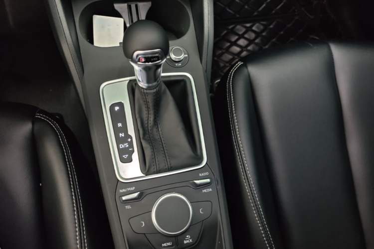 Used Audi Q2L 2021 35 TFSI Progressive Dynamic Edition Gear Lever