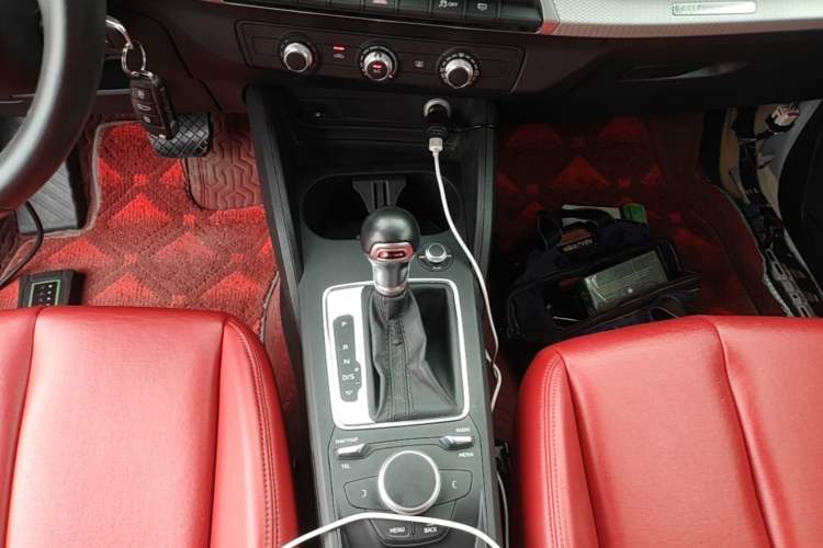 Used Audi Q2L 2021 35 TFSI Progressive Dynamic Edition Gear Lever