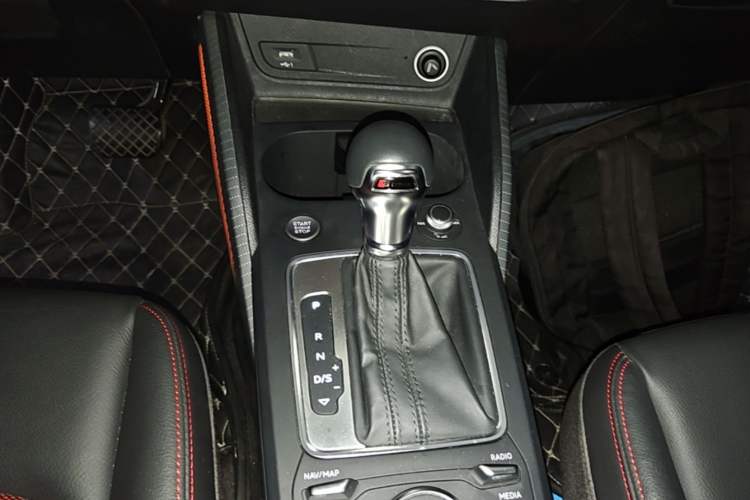Used Audi Q2L 2021 35 TFSI Fashion Dynamic Model Gear Lever
