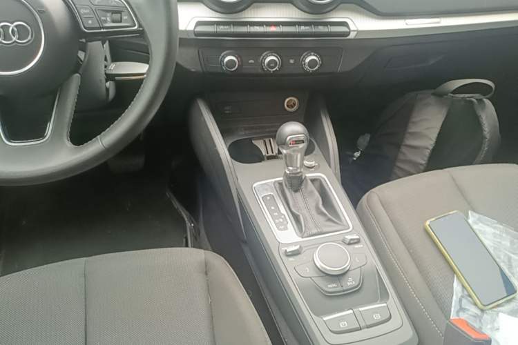 Used Audi Q2L 2021 35 TFSI Progressive Dynamic Edition Gear Lever