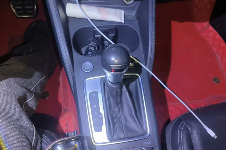 Used Audi Q2L 2021 35 TFSI Fashion Dynamic Model Gear Lever