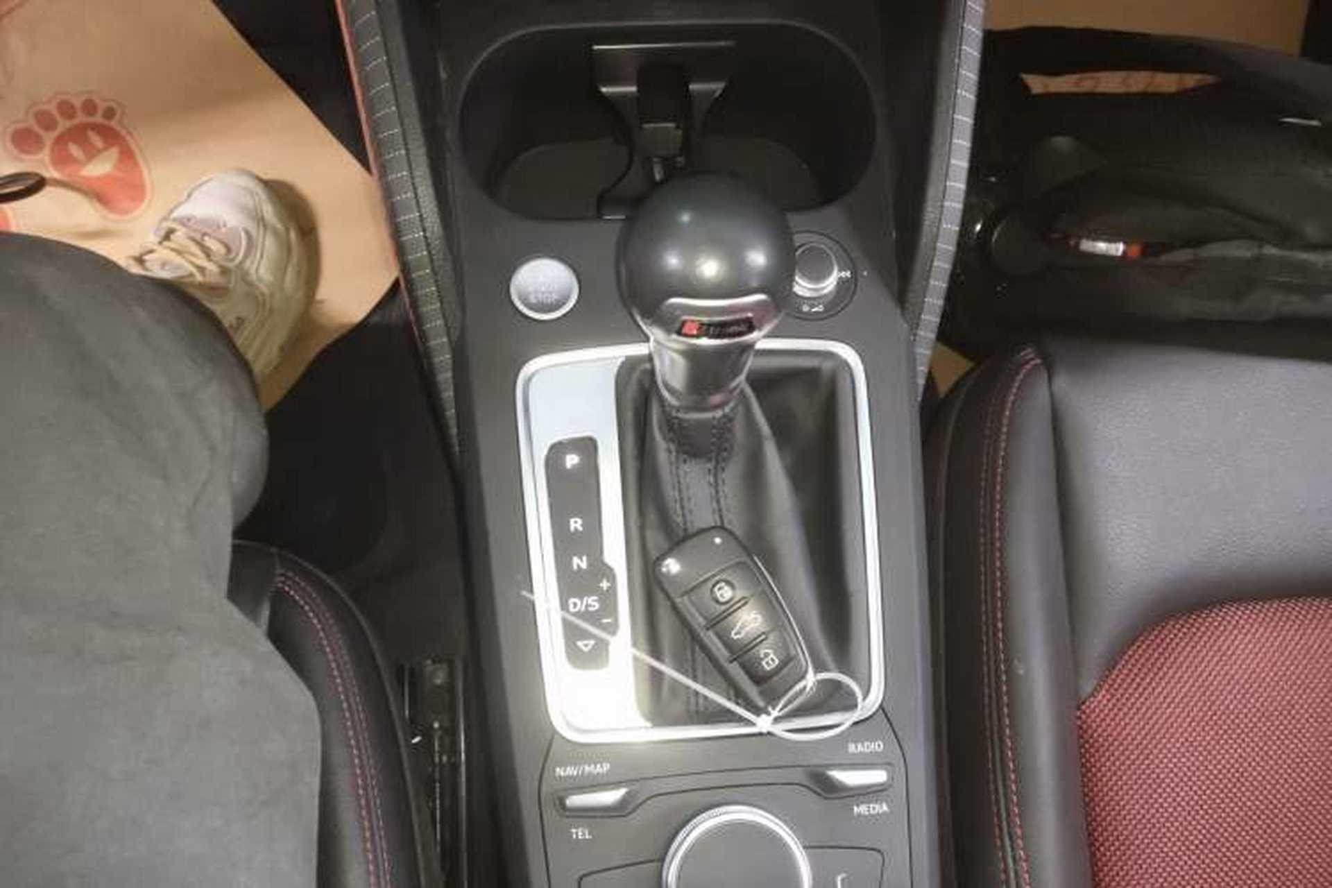 Used Audi Q2L 2021 35 TFSI Fashion Dynamic Model Gear Lever