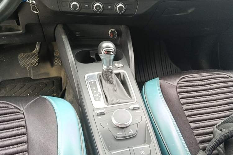 Used Audi Q2L 2021 35 TFSI Progressive Dynamic Edition Gear Lever