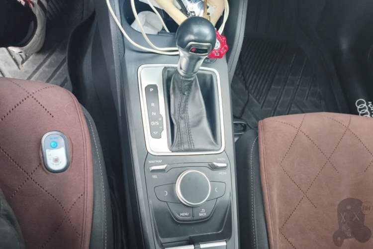 Used Audi Q2L 2021 35 TFSI Progressive Dynamic Edition Gear Lever
