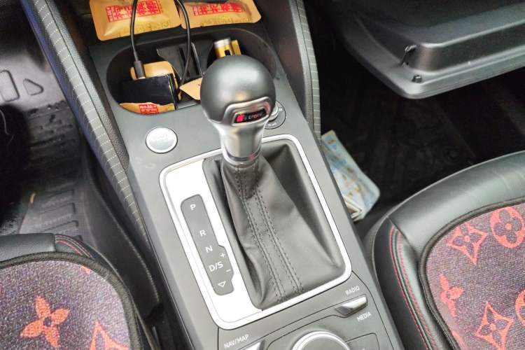 Used Audi Q2L 2021 35 TFSI Fashion Dynamic Model Gear Lever