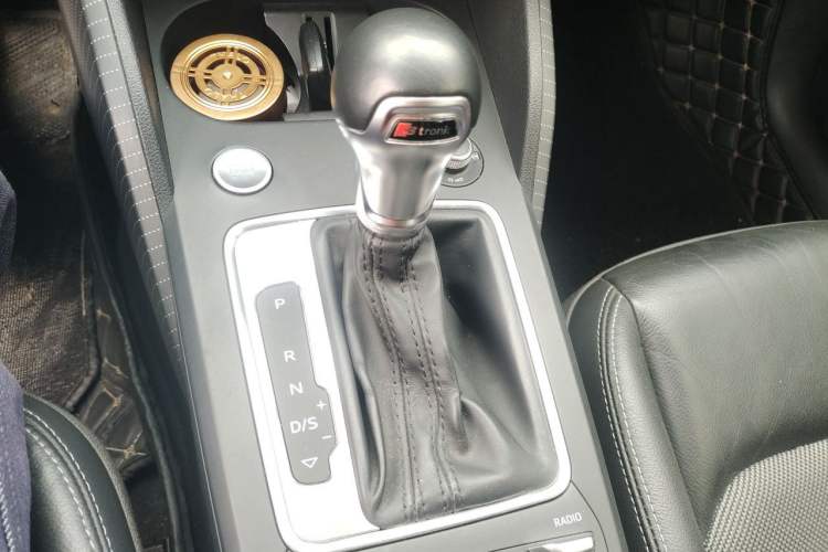 Used Audi Q2L 2021 35 TFSI Fashion Dynamic Model Gear Lever