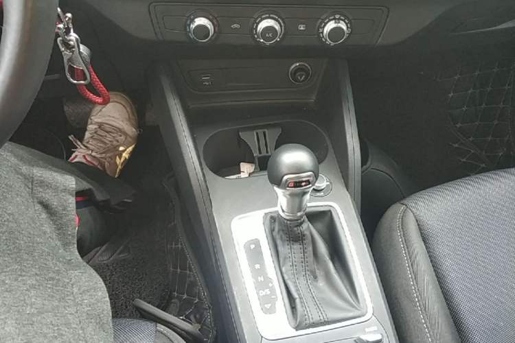 Used Audi Q2L 2021 35 TFSI Progressive Dynamic Edition Gear Lever