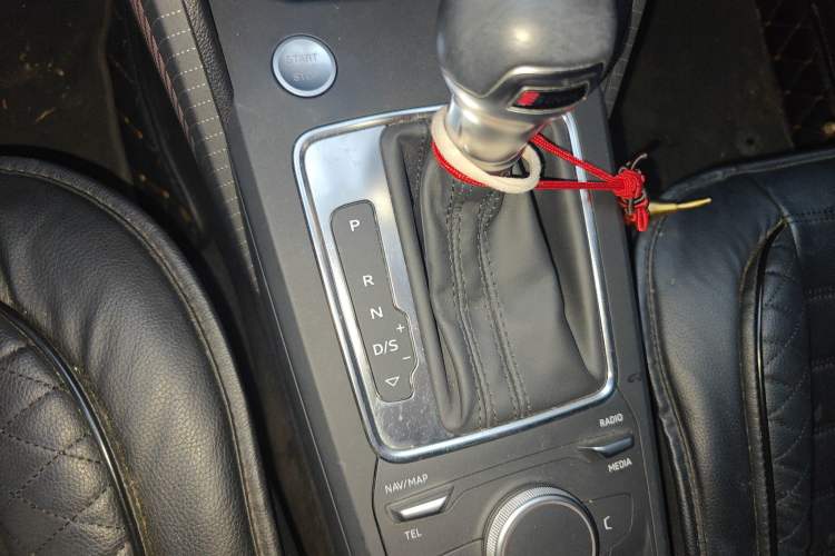 Used Audi Q2L 2021 35 TFSI Progressive Dynamic Edition Gear Lever