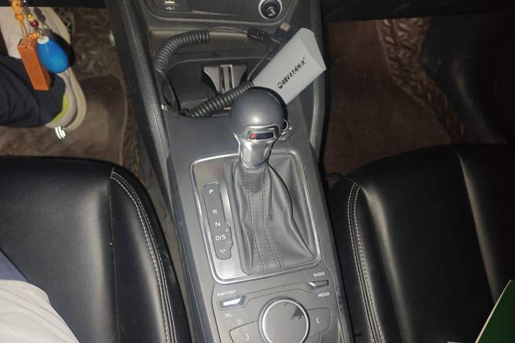 Used Audi Q2L 2021 35 TFSI Progressive Dynamic Edition Gear Lever